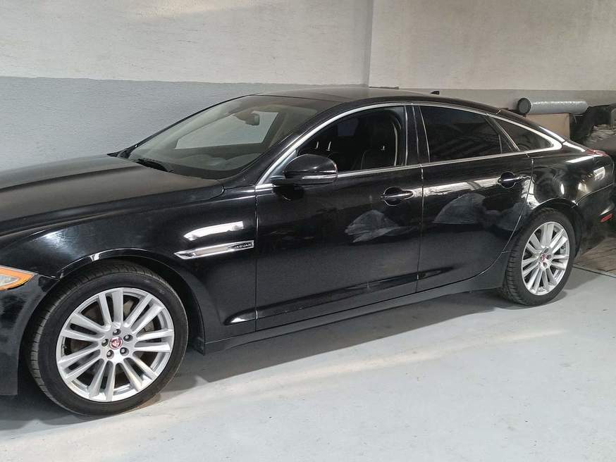 Jaguar XJ