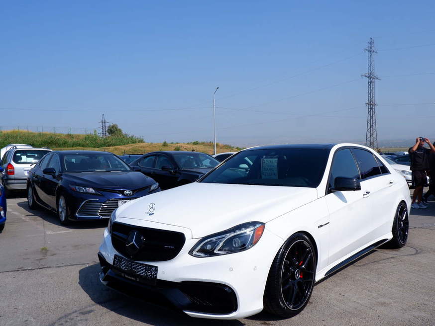 Mercedes-Benz E 63 AMG