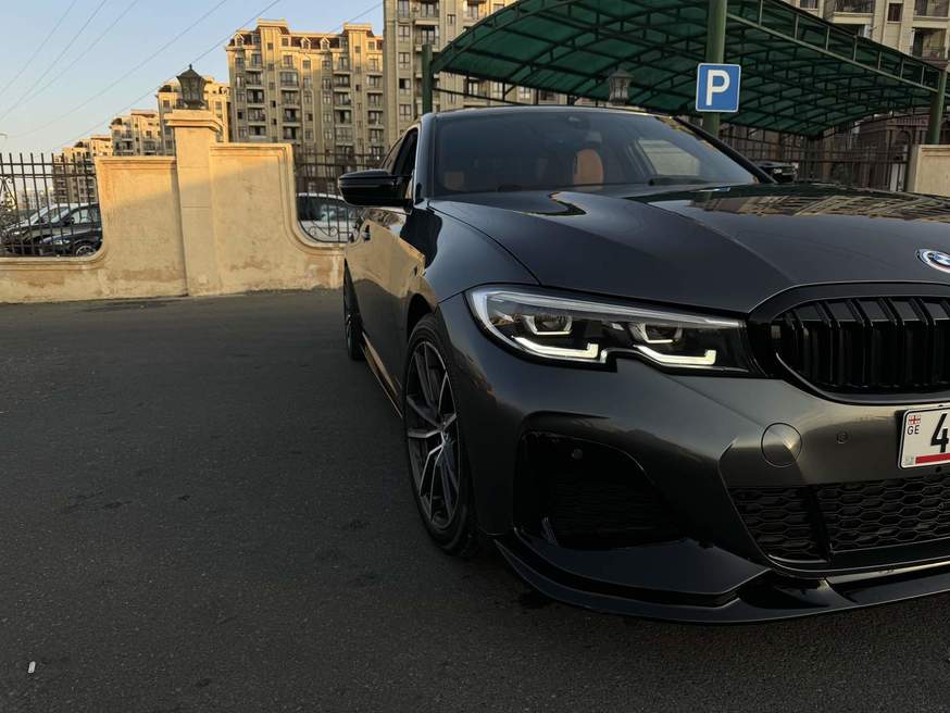 BMW 330